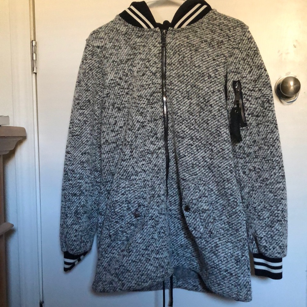 Steve Madden black and white mixtured jacket.